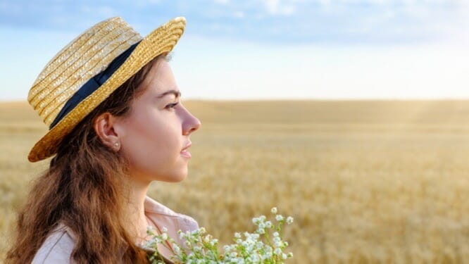 profile portrait young woman straw hat with bouquet wild flowers wheat field dawn cropped 17